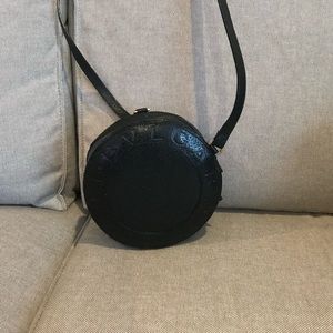 Crossbody black leather bvulgari bag